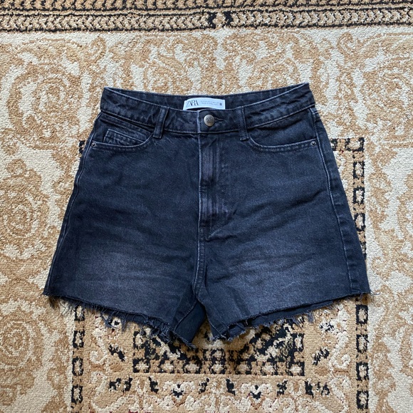 Zara Black Cut-off Shorts - Picture 1 of 3